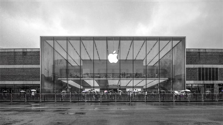 Apple 리테일 매장 경험 업그레이드: AR 제품 미리보기 및 셀프 체크아웃 시스템 