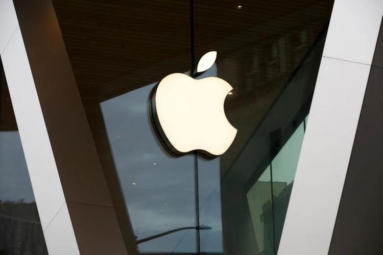 Apple Home Security System: HomeKit Security Camera and Door Lock Integration 